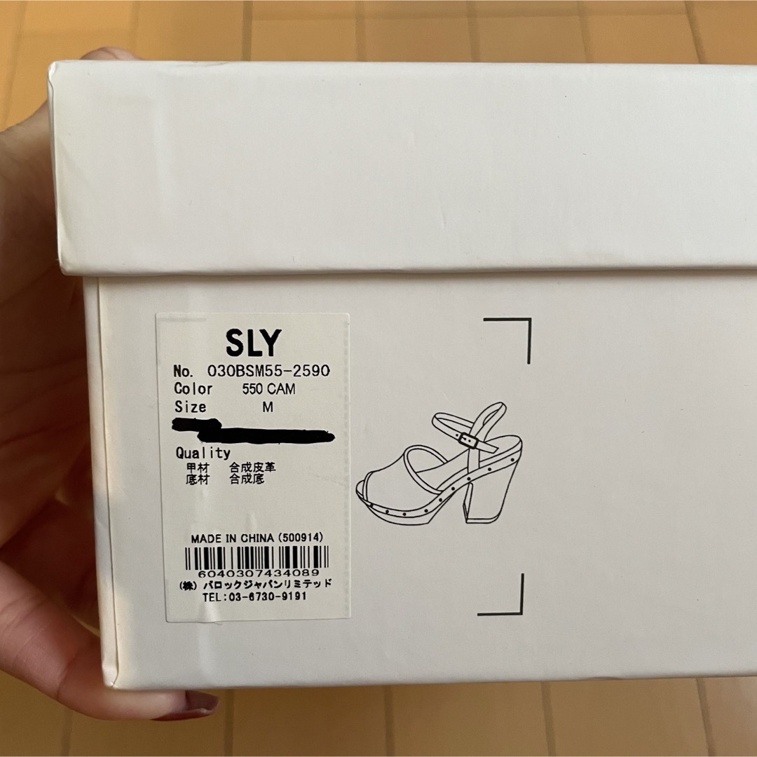 SLY(スライ)のSLY(スライ) ウッド スタッズ ブラック サンダル レディースの靴/シューズ(サンダル)の商品写真