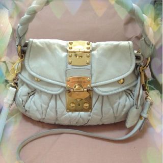 ミュウミュウ(miumiu)の♡ miu miu ♡ マトラッセバッグ(ハンドバッグ)