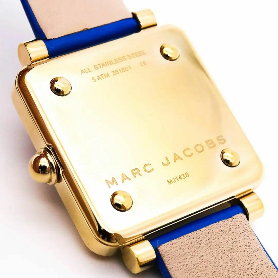 MARC BY MARC JACOBS(マークバイマークジェイコブス)の《美品》MARC JACOBS 腕時計 ブラック スクエア レザー VIC30 レディースのファッション小物(腕時計)の商品写真