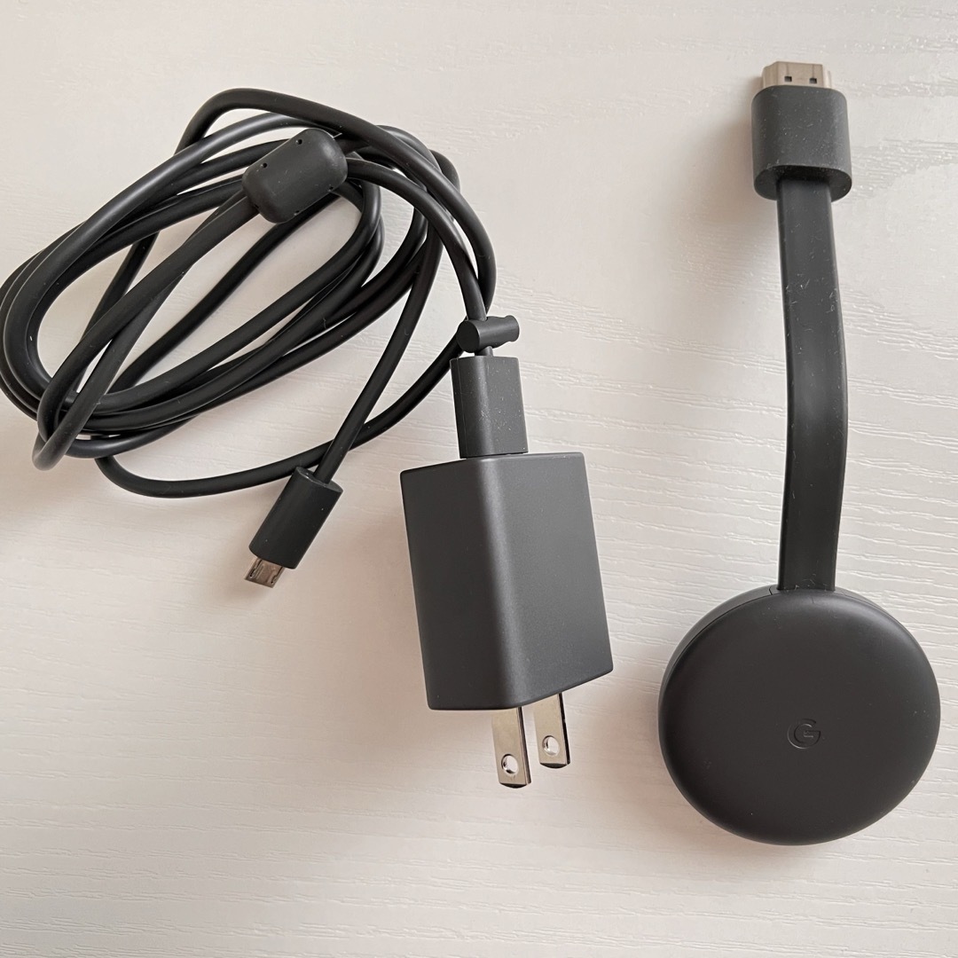 Google(グーグル)のChromecast 第3世代 2018/チャコール スマホ/家電/カメラのスマートフォン/携帯電話(その他)の商品写真