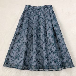 ストラ(Stola.)の美品♡ Stola. ストラ　花柄刺繍　スカート　フレア　日本製　ブルー系　38(ひざ丈スカート)