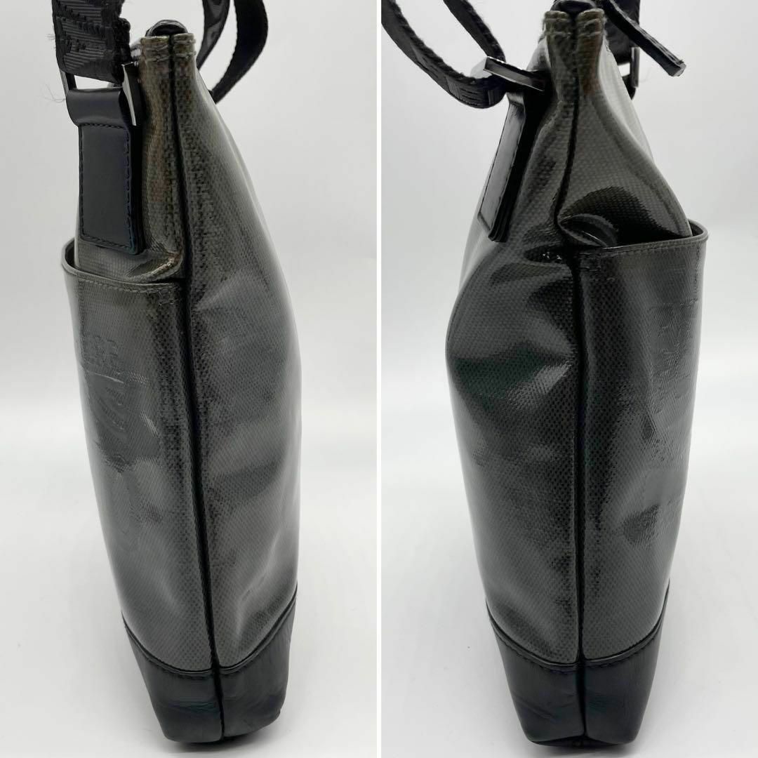 Salvatore Ferragamo(サルヴァトーレフェラガモ)のサルヴァトーレフェラガモ　ショルダーバッグ　PVC レザー　ブラック　サコッシュ メンズのバッグ(ショルダーバッグ)の商品写真