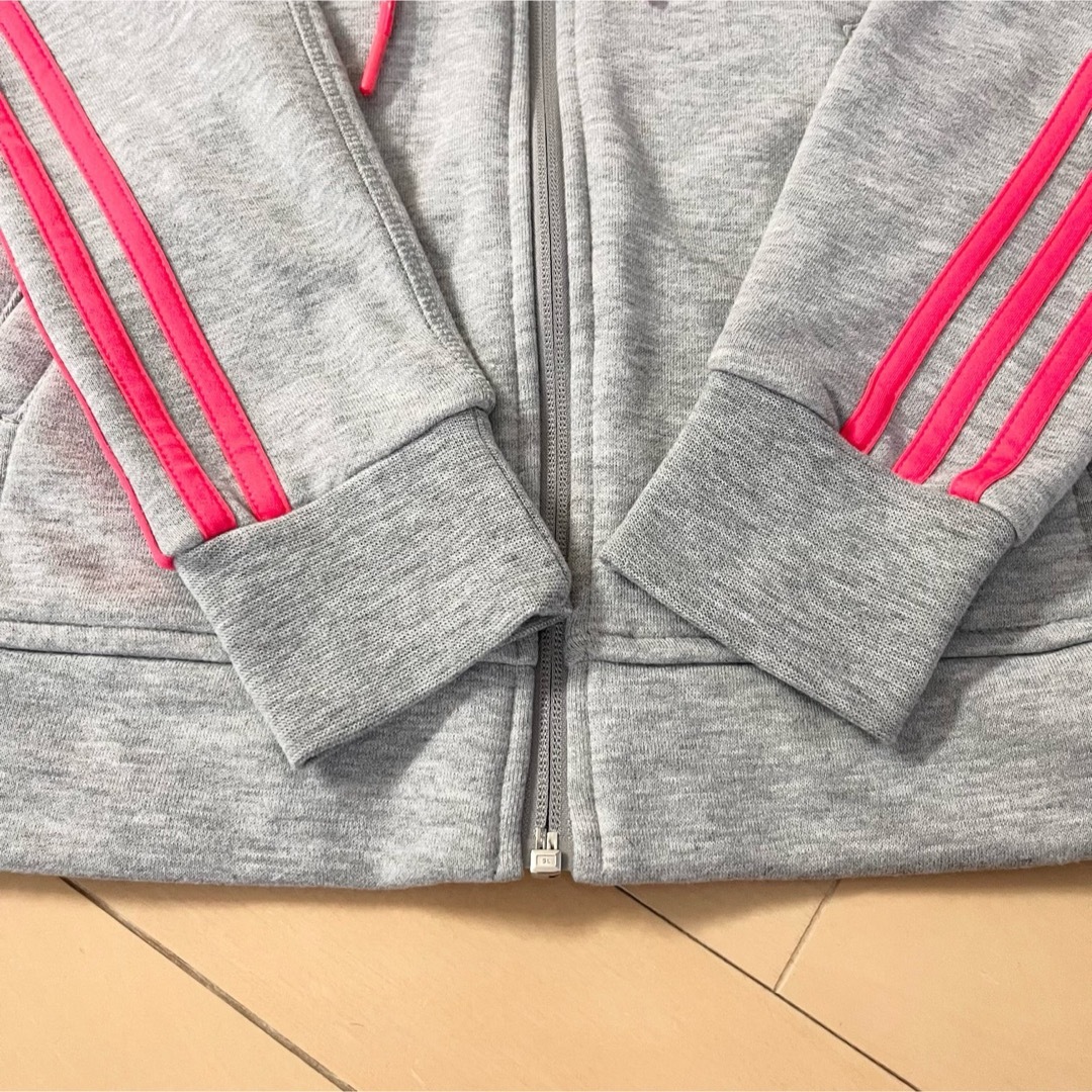 adidas(アディダス)の【adidas】アディダス　エッセンシャルズ フリース  パーカー、パンツ スポーツ/アウトドアのトレーニング/エクササイズ(トレーニング用品)の商品写真