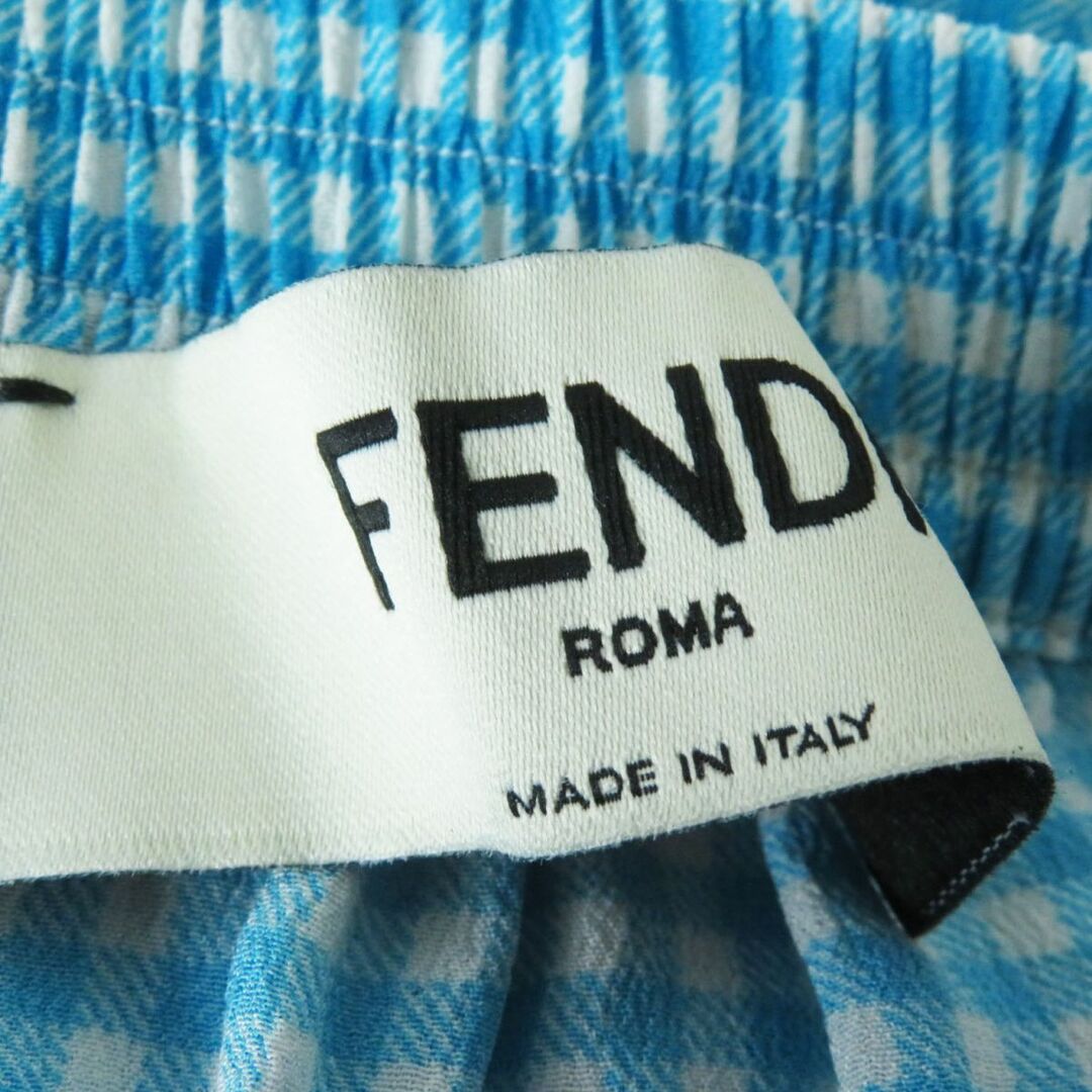 FENDI(フェンディ)の極美品◎正規品 イタリア製 FENDI フェンディ 20年 FQ7158 ロゴボタン付き シルク100％ ロングスカート ギンガムチェック柄 水色×白 40 レディースのスカート(ロングスカート)の商品写真