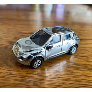 タカラトミー(Takara Tomy)のトミカ 日産ジューク JUKE シルバーメッキバージョン(ミニカー)