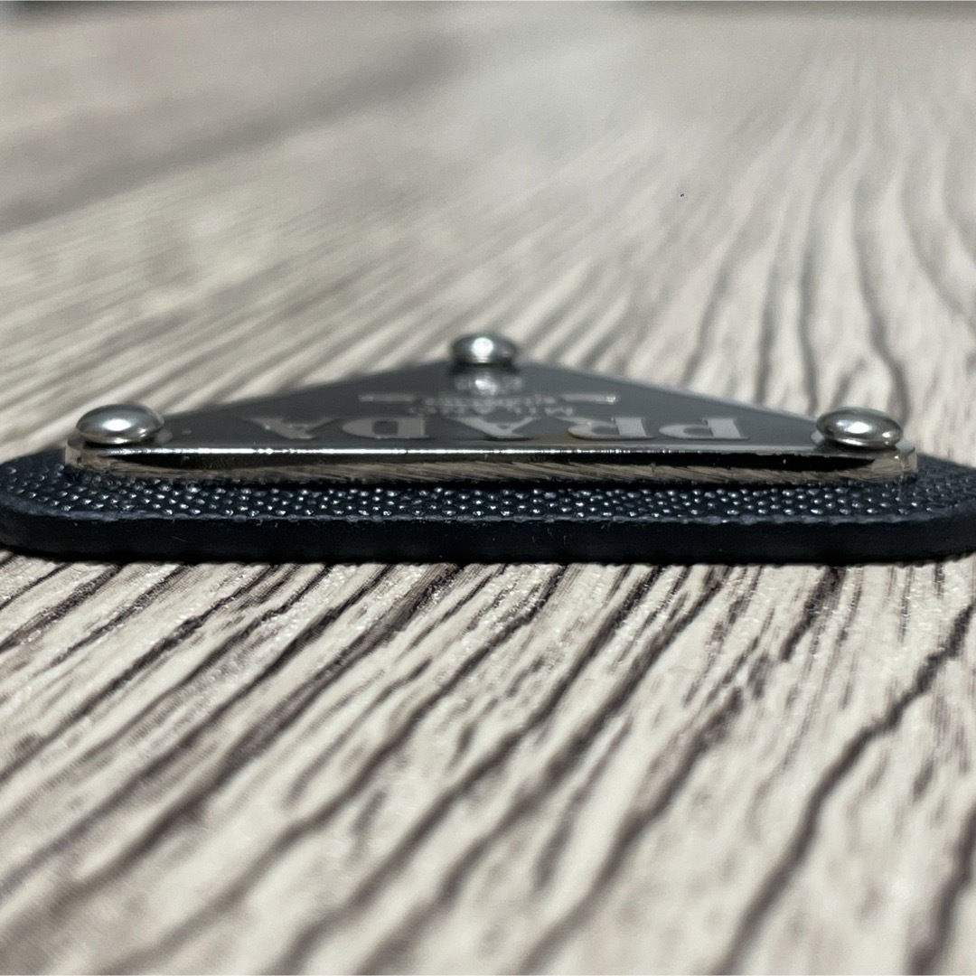 PRADA(プラダ)のPRADA プラダ  ロゴプレート ロゴパーツ ブラック メタル 新品 ハンドメイドの素材/材料(各種パーツ)の商品写真