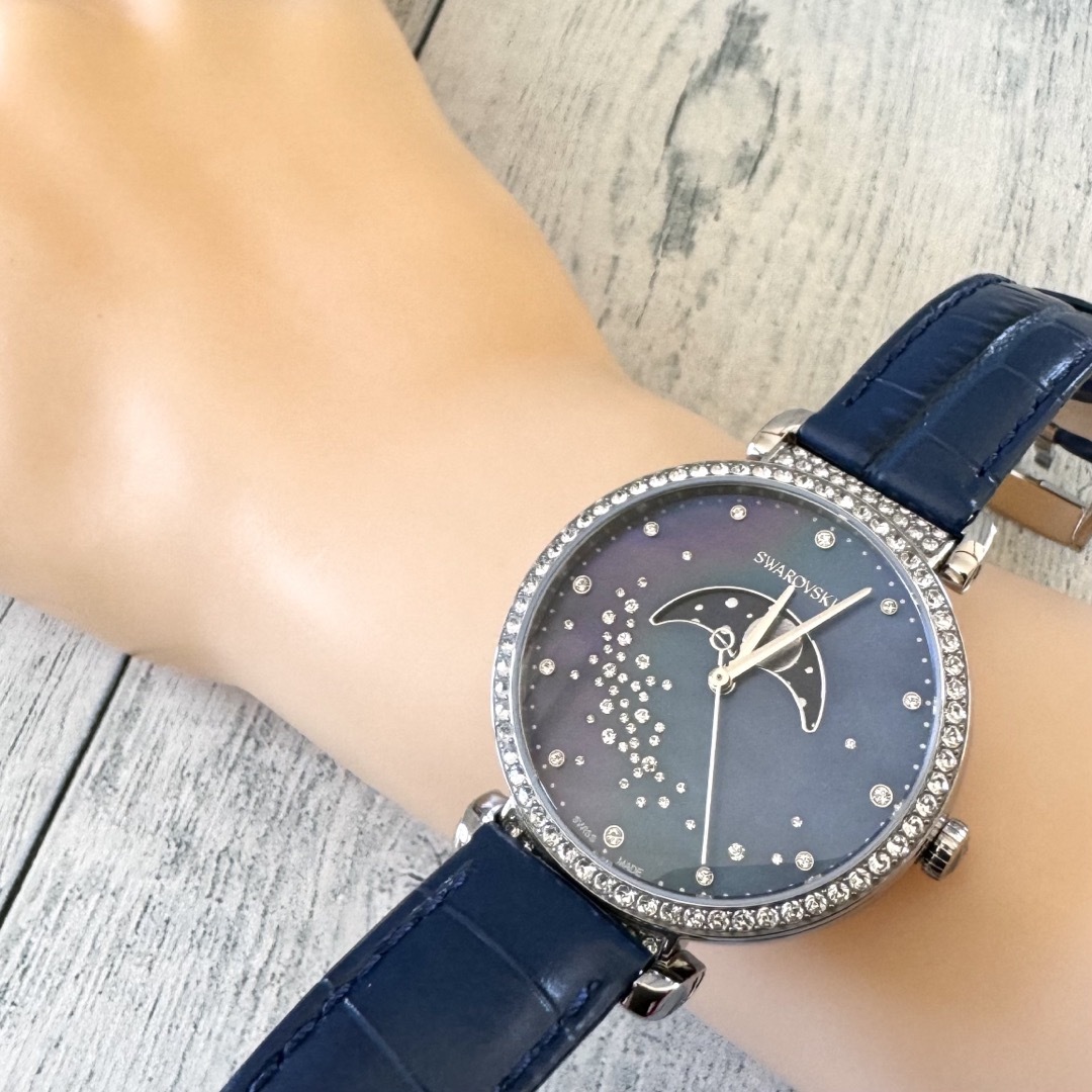 SWAROVSKI(スワロフスキー)の【美品】Swarovski  スワロフスキー 腕時計 ムーンフェイズ メンズの時計(腕時計(アナログ))の商品写真