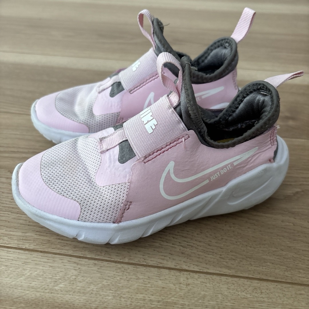 NIKE(ナイキ)のNIKE スニーカー キッズ/ベビー/マタニティのキッズ靴/シューズ(15cm~)(サンダル)の商品写真