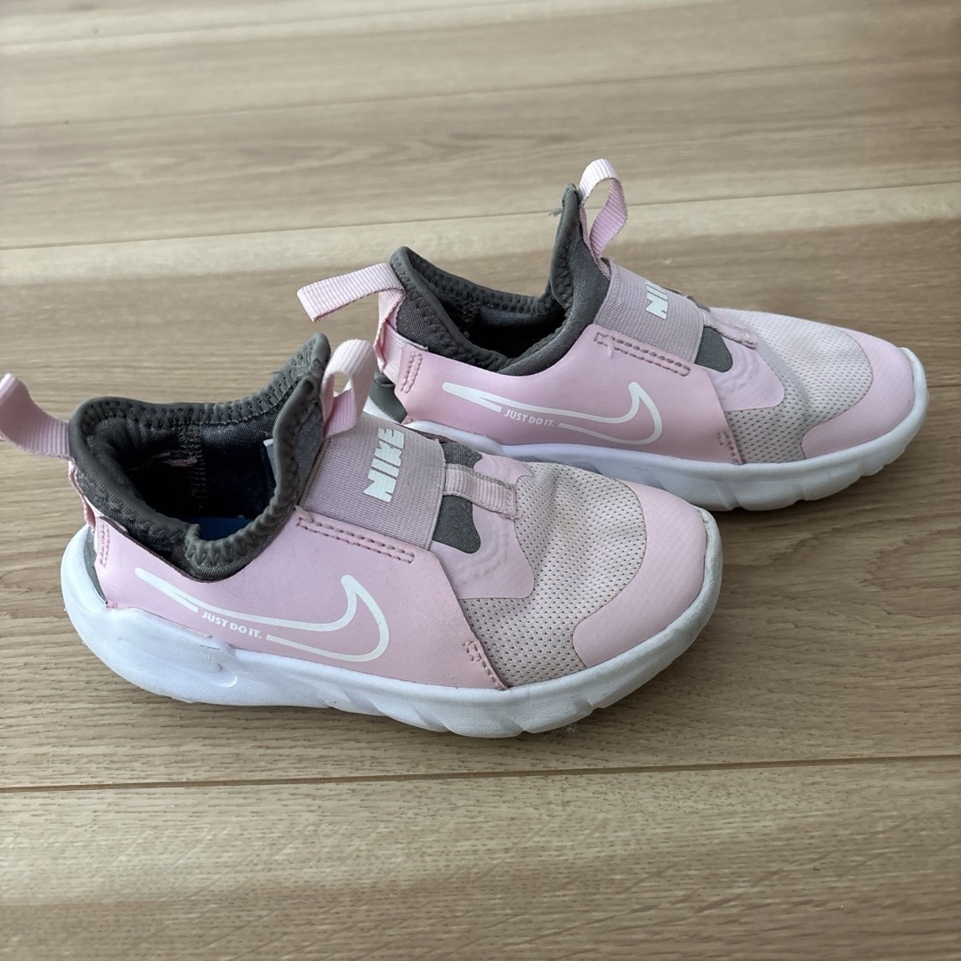 NIKE(ナイキ)のNIKE スニーカー キッズ/ベビー/マタニティのキッズ靴/シューズ(15cm~)(サンダル)の商品写真