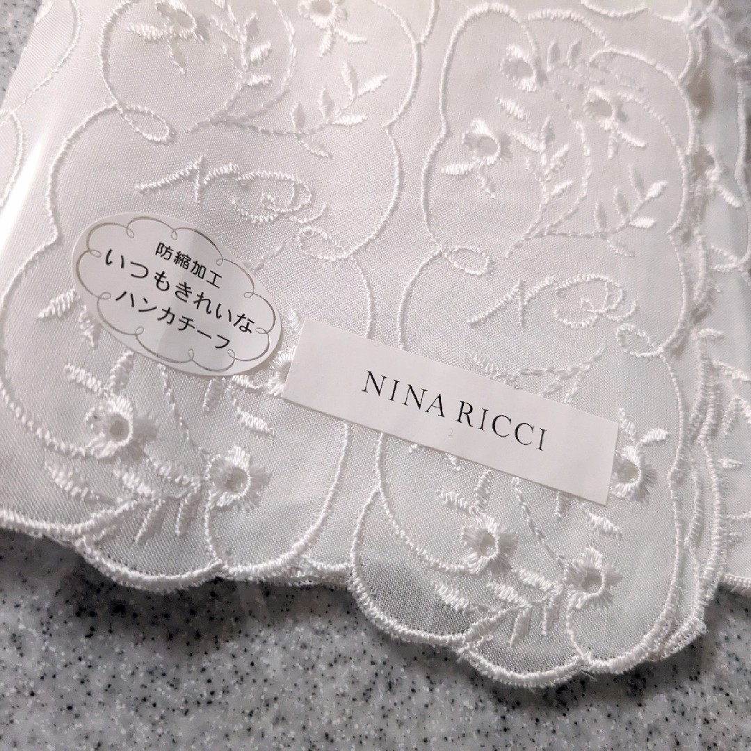 NINA RICCI(ニナリッチ)の未使用  NINA RICCI 刺繍 ハンカチ 白レース レディースのファッション小物(ハンカチ)の商品写真