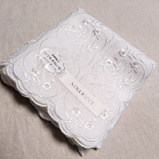 ニナリッチ(NINA RICCI)の未使用  NINA RICCI 刺繍 ハンカチ 白レース(ハンカチ)