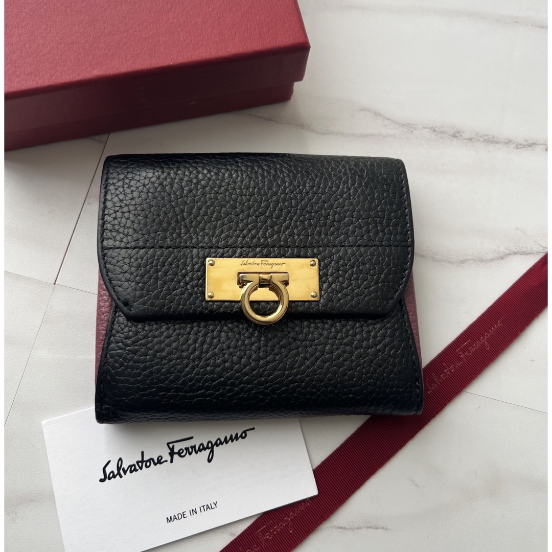 Salvatore Ferragamo(サルヴァトーレフェラガモ)の207 美品 Ferragamo サルヴァトーレフェラガモ 2つ折り財布 レディースのファッション小物(財布)の商品写真