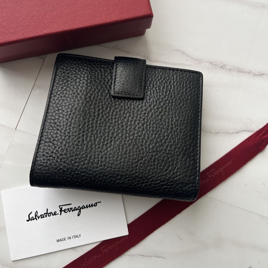 Salvatore Ferragamo(サルヴァトーレフェラガモ)の207 美品 Ferragamo サルヴァトーレフェラガモ 2つ折り財布 レディースのファッション小物(財布)の商品写真