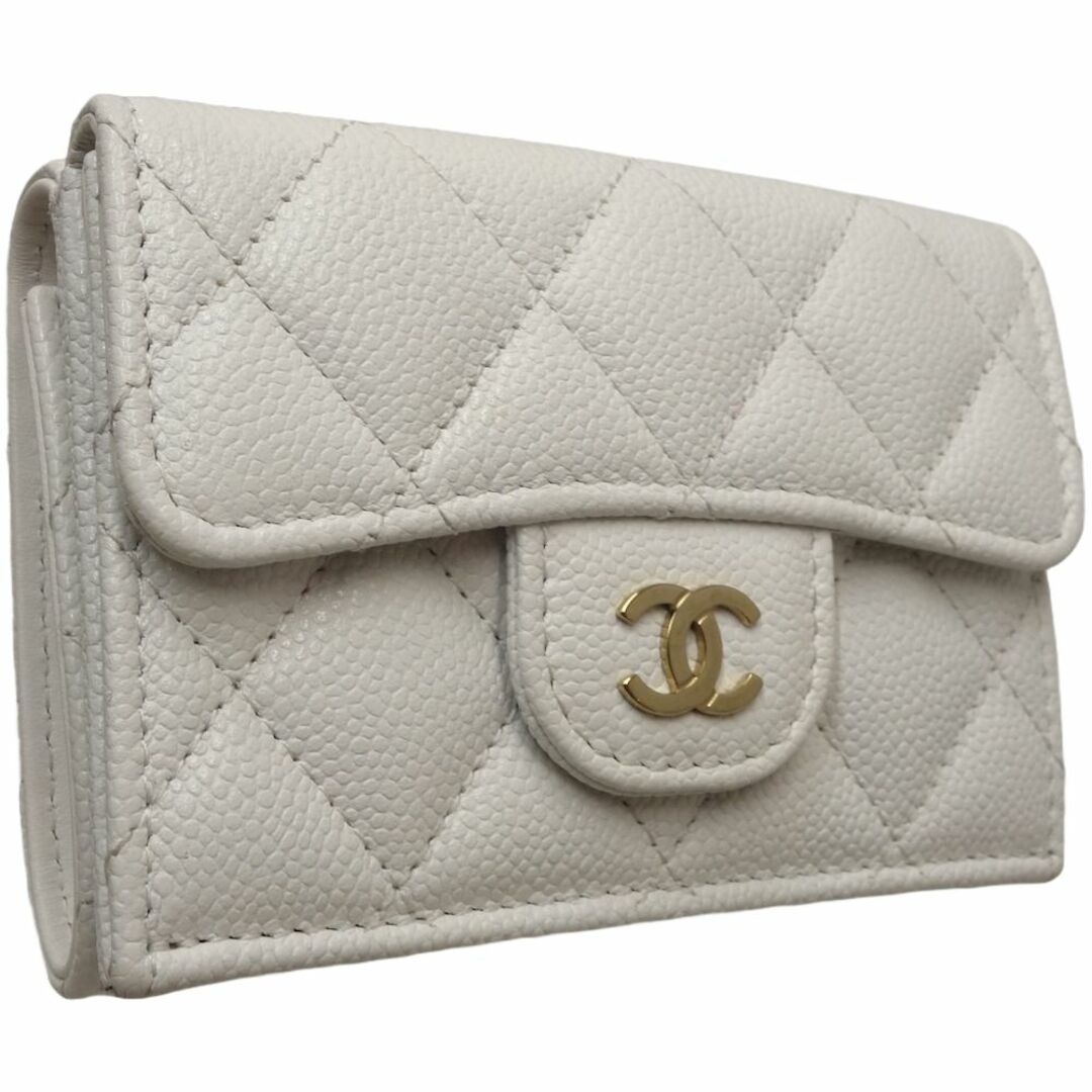 CHANEL(シャネル)のCHANEL シャネル クラシックスモールウォレット ココマーク A84401 三つ折り財布 キャビアスキン ホワイト/180282【中古】 レディースのファッション小物(財布)の商品写真