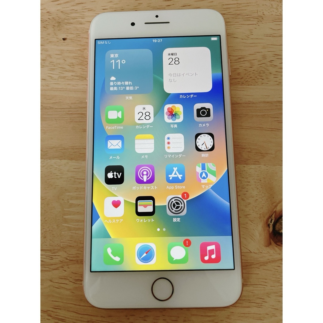 iPhone(アイフォーン)の美品  iPhone 8 Plus Gold  スマホ/家電/カメラのスマートフォン/携帯電話(スマートフォン本体)の商品写真