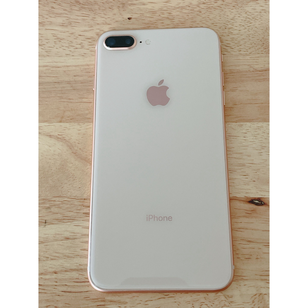 iPhone(アイフォーン)の美品  iPhone 8 Plus Gold  スマホ/家電/カメラのスマートフォン/携帯電話(スマートフォン本体)の商品写真