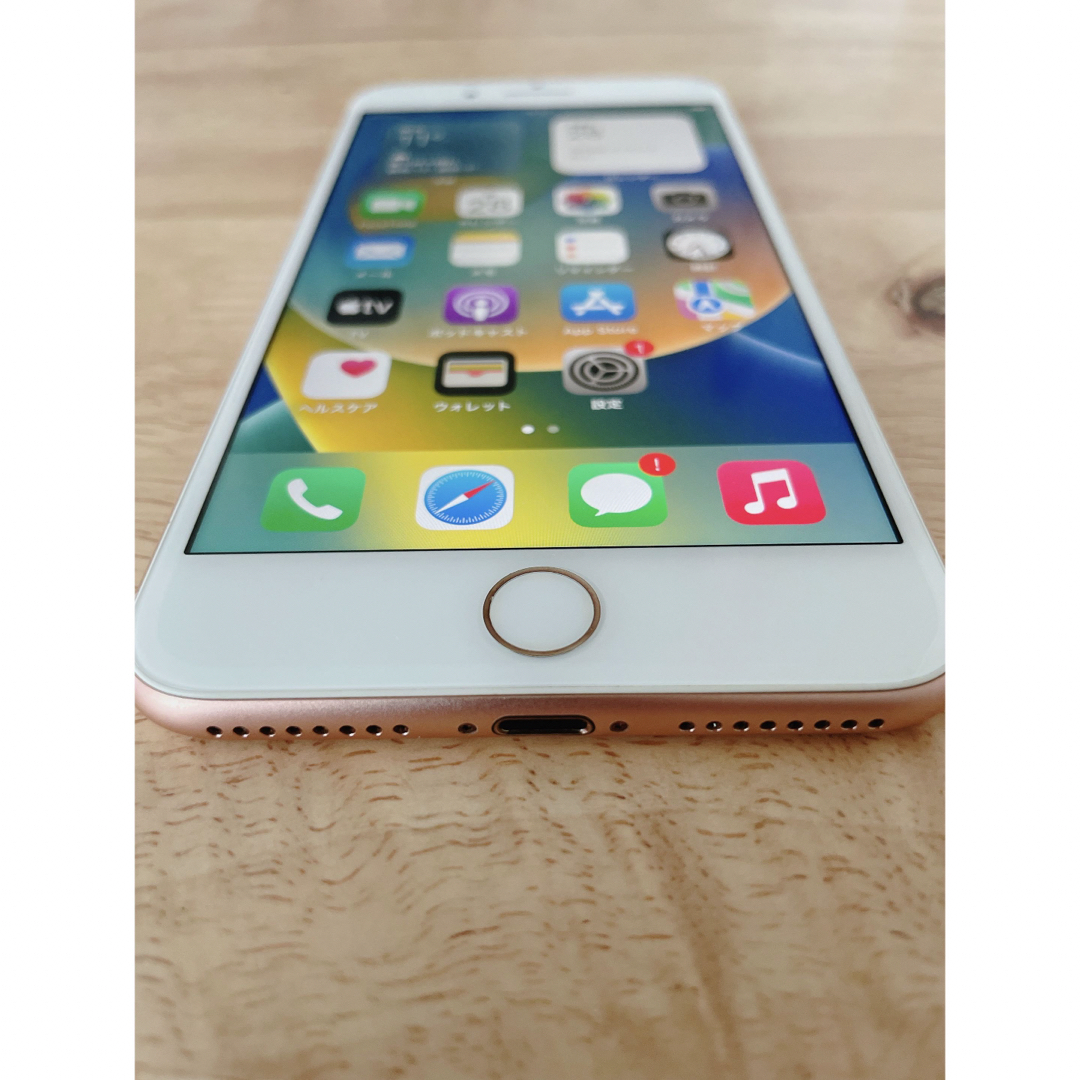 iPhone(アイフォーン)の美品  iPhone 8 Plus Gold  スマホ/家電/カメラのスマートフォン/携帯電話(スマートフォン本体)の商品写真