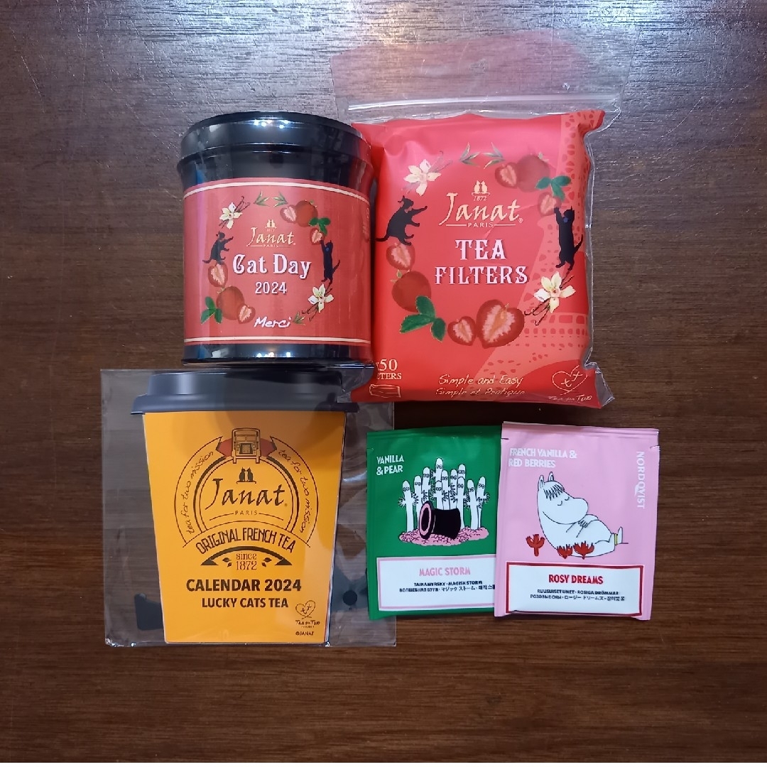 KALDI(カルディ)の【おまけ付】カルディ 猫の日 紅茶&カレンダーセット 食品/飲料/酒の飲料(茶)の商品写真