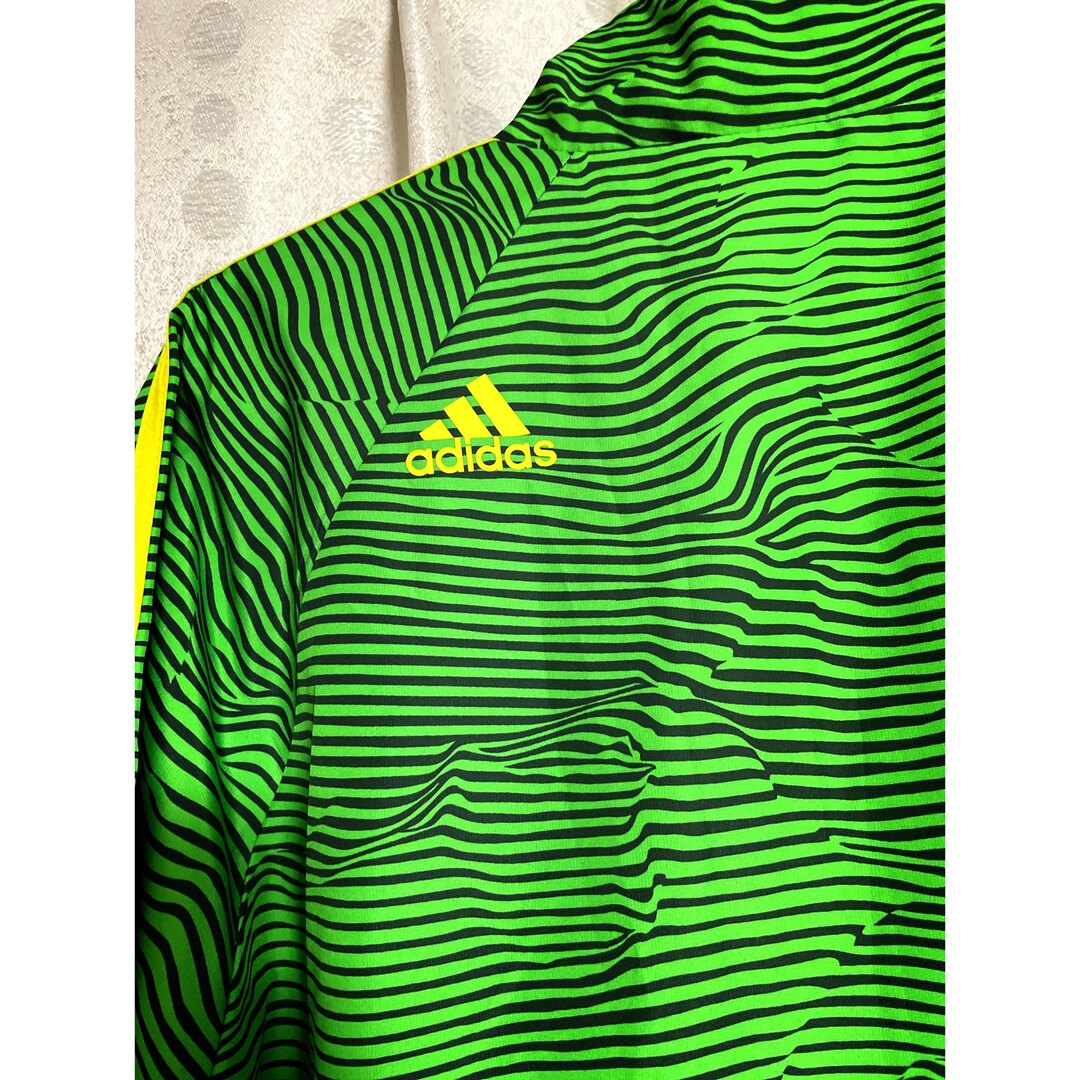 adidas(アディダス)のadidas ACミラン 裏メッシュ プレゼンテーション スーツ O XL スポーツ/アウトドアのサッカー/フットサル(ウェア)の商品写真