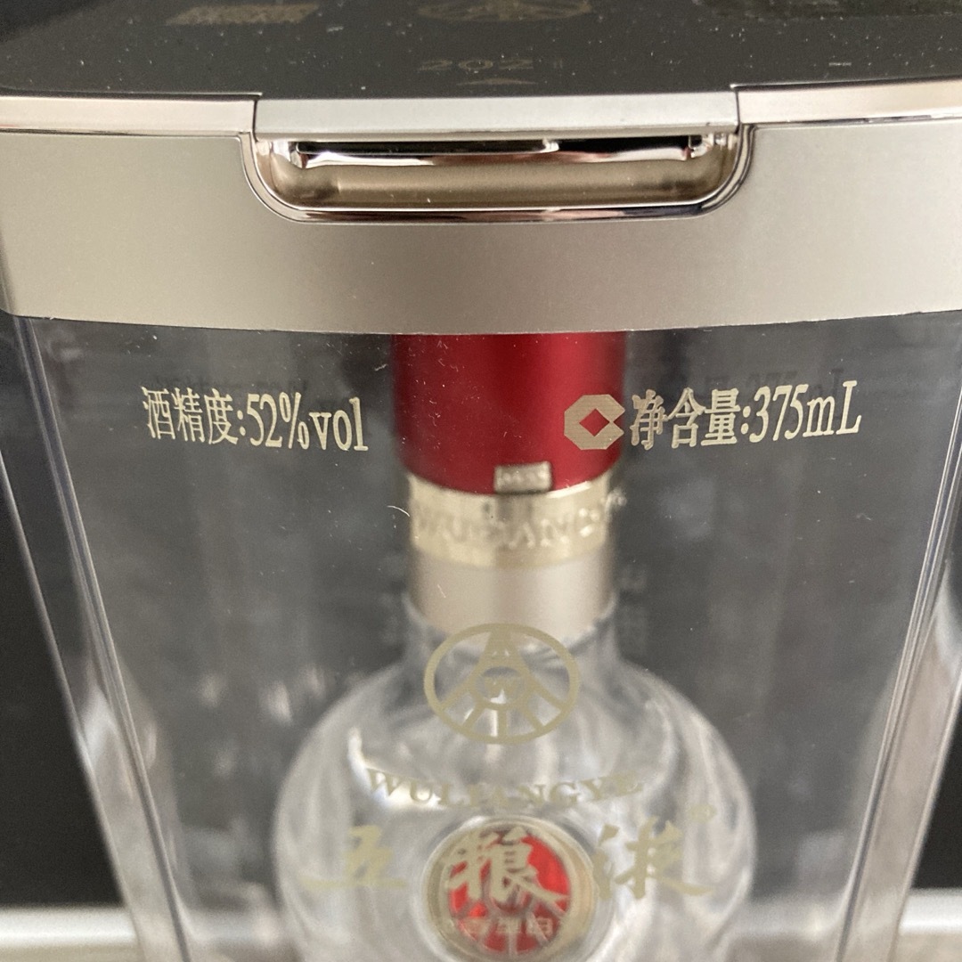 【値下げ】白酒　五粮液52° wu liang ye 2021年製 食品/飲料/酒の酒(その他)の商品写真