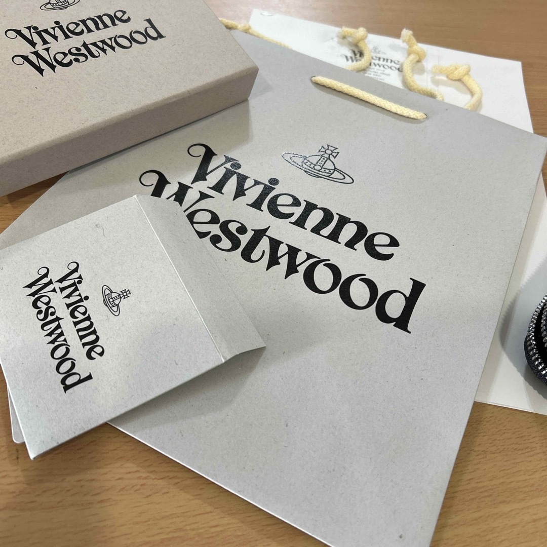 Vivienne Westwood(ヴィヴィアンウエストウッド)の新品　未使用　Vivienne Westwood ヴィヴィアン　男女兼用　財布 レディースのファッション小物(財布)の商品写真