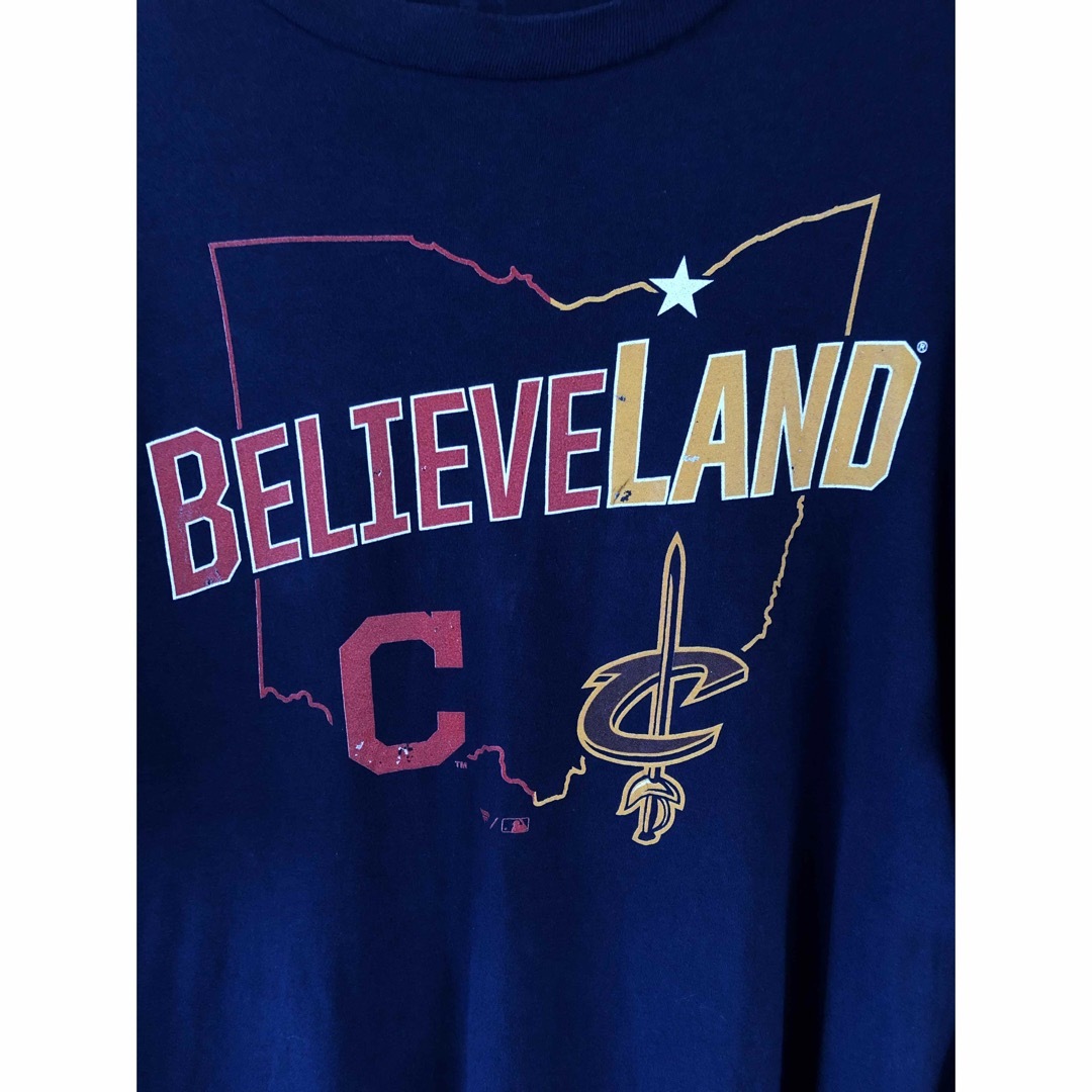 fanatic(ファナティック)のMLB インディアンス✕NBA キャバリアーズ　長袖Ｔシャツ　Ｍ　紺　USA古着 メンズのトップス(Tシャツ/カットソー(七分/長袖))の商品写真