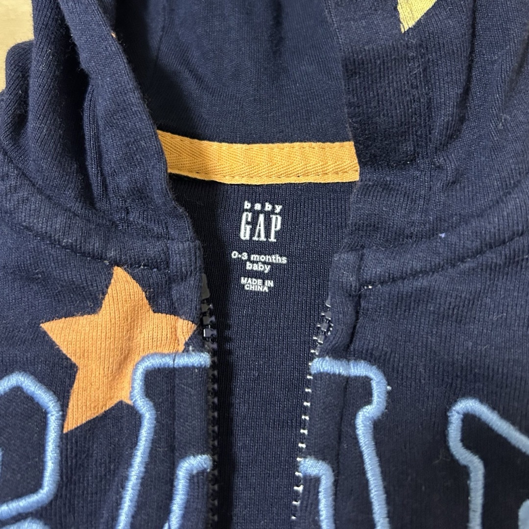 babyGAP(ベビーギャップ)のBaby GAP 耳付きパーカー&短パンセット キッズ/ベビー/マタニティのベビー服(~85cm)(シャツ/カットソー)の商品写真