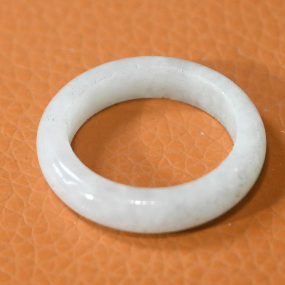 J1204　ヒスイ　翡翠　リング　指輪　13.5号　ミャンマー　ジェイド　送料込 レディースのアクセサリー(リング(指輪))の商品写真