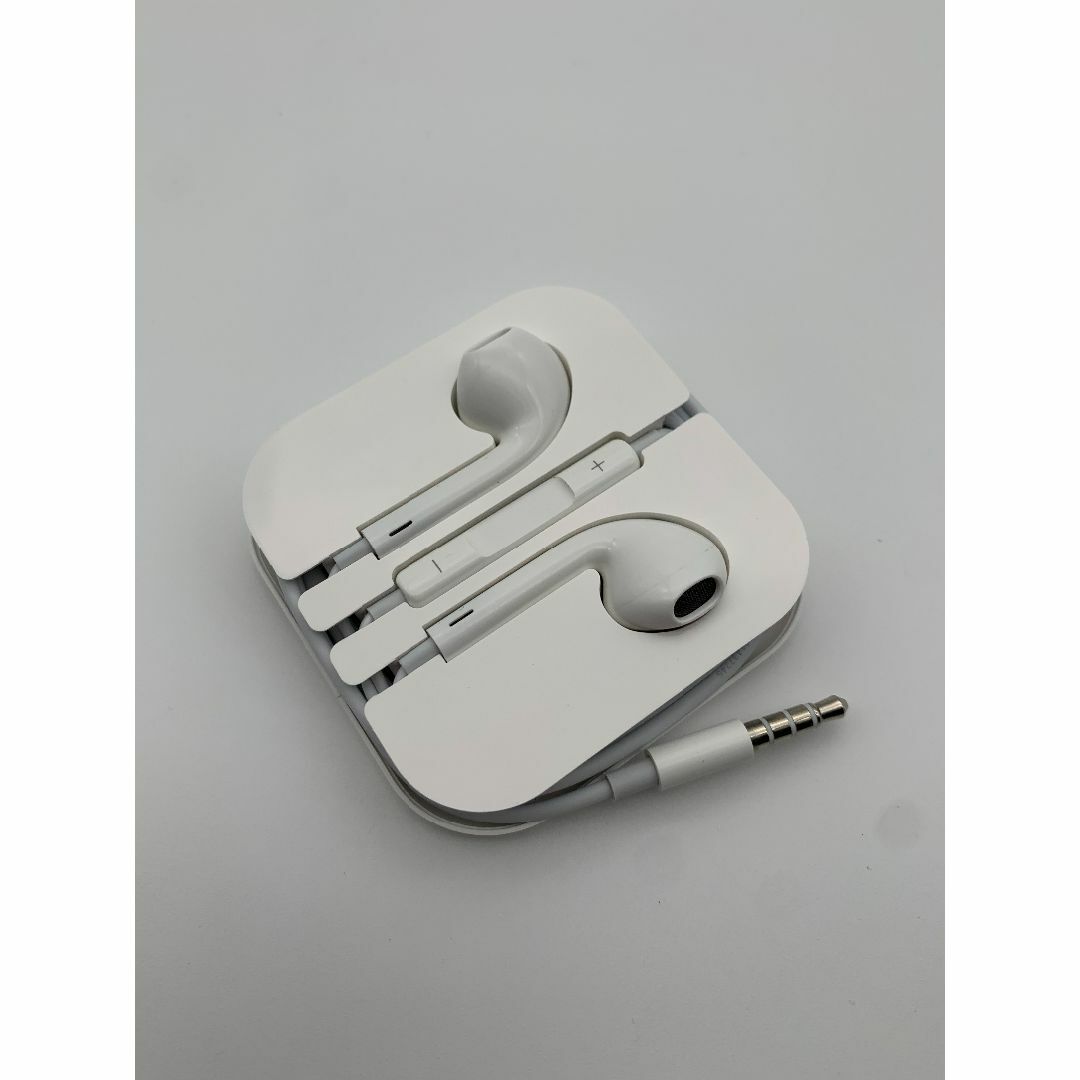 Apple(アップル)のアップル純正イヤホン EarPods with 3.5 mm Headphone スマホ/家電/カメラのオーディオ機器(ヘッドフォン/イヤフォン)の商品写真