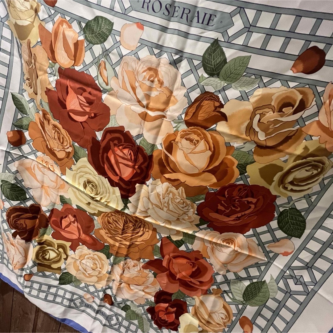 らーこ様専用 HERMES エルメス 大判スカーフ カレ90 バラ園 美品 らーこ様専用 HERMES エルメス 大判スカーフ カレ90 バラ園 美品