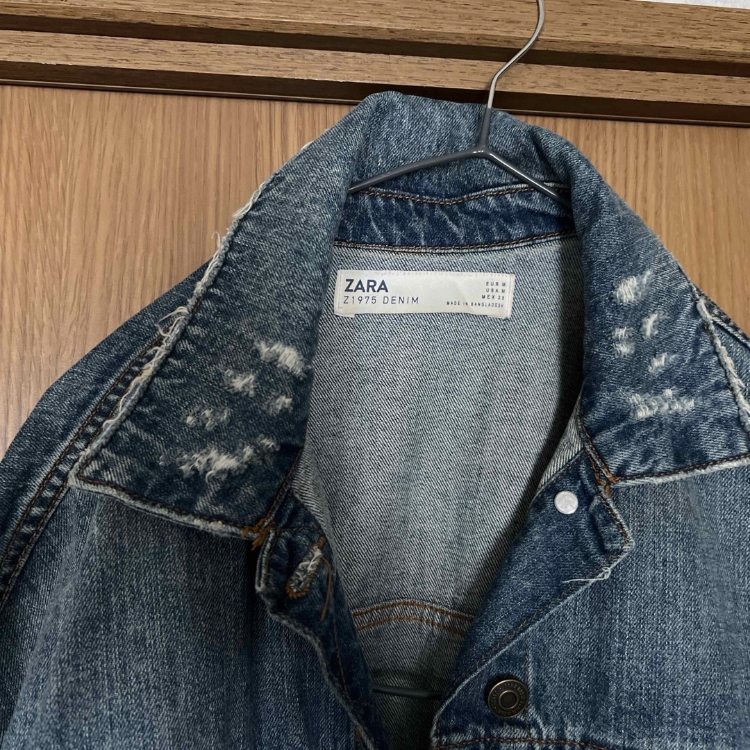 ZARA(ザラ)のZARA ダメージデニムジャケット レディースのジャケット/アウター(Gジャン/デニムジャケット)の商品写真