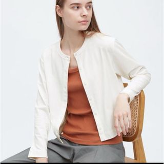 ユニクロ(UNIQLO)のユニクロ　UVカットジャージークルーネックカーディガン（長袖）ホワイト　XL(カーディガン)