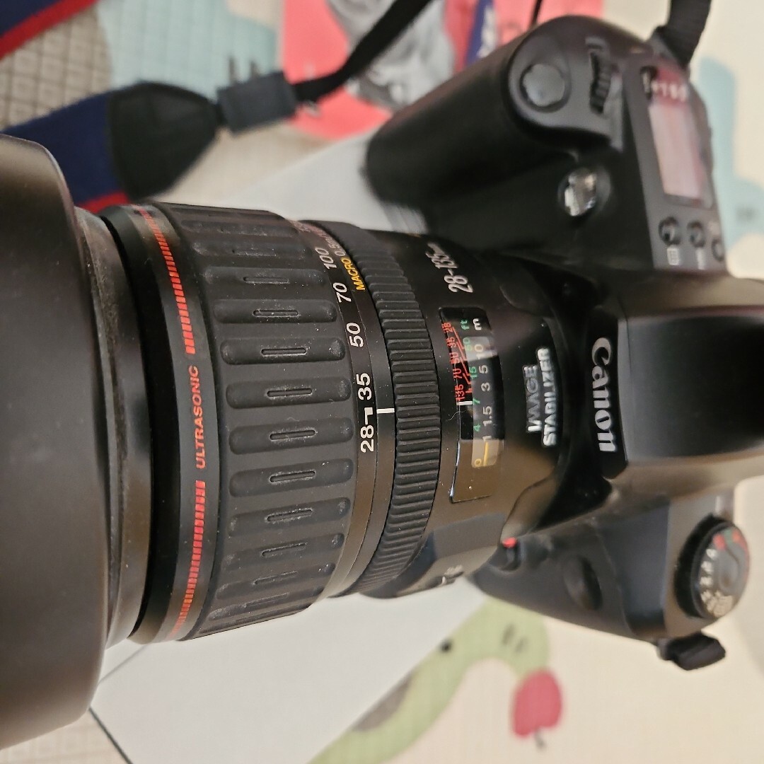 Canon(キヤノン)のキャノンEOS Kiss レンズ、アクセサリー付き スマホ/家電/カメラのカメラ(フィルムカメラ)の商品写真
