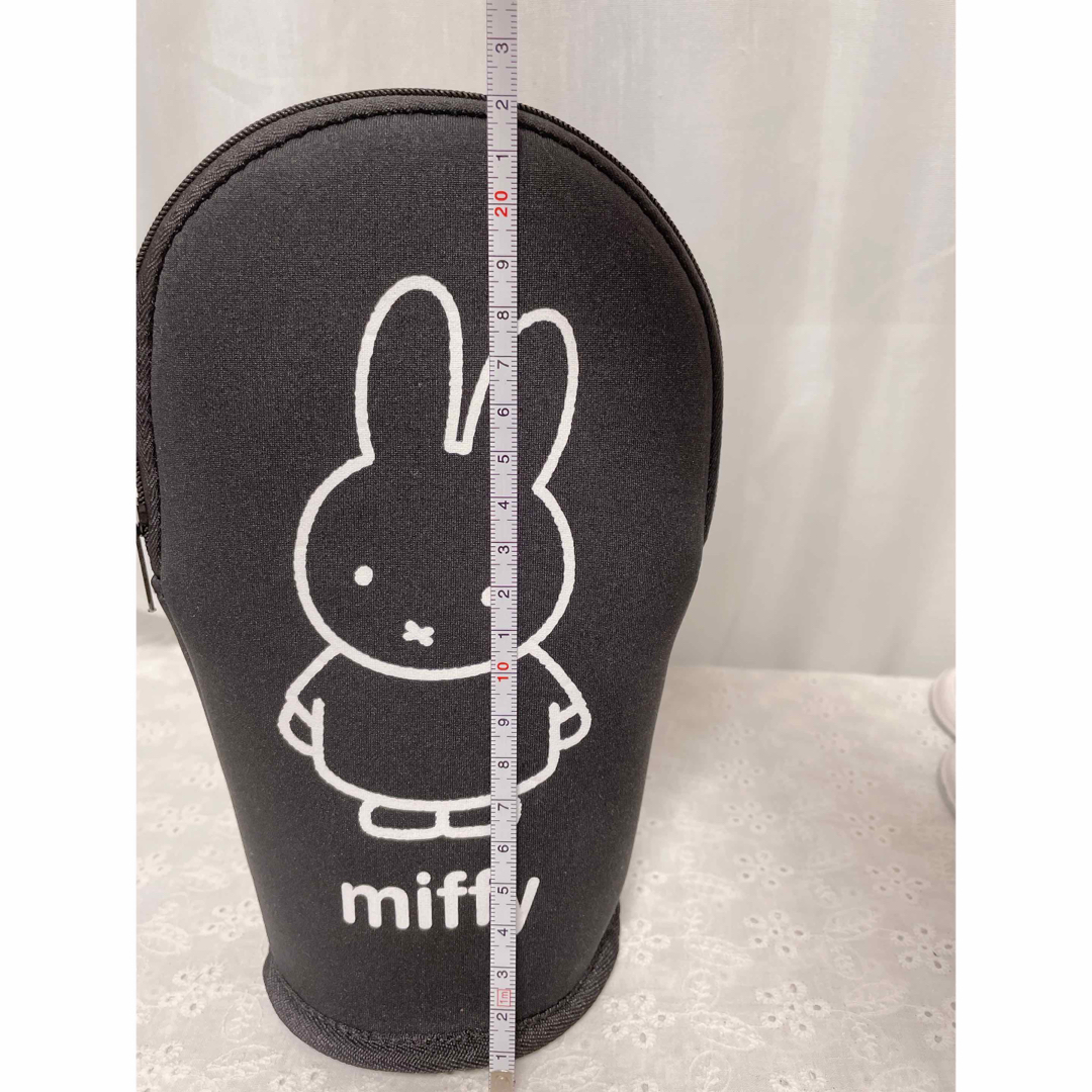 宝島社(タカラジマシャ)のmiffy ポーチ　ミッフィー　ブラック　宝島社 レディースのファッション小物(ポーチ)の商品写真