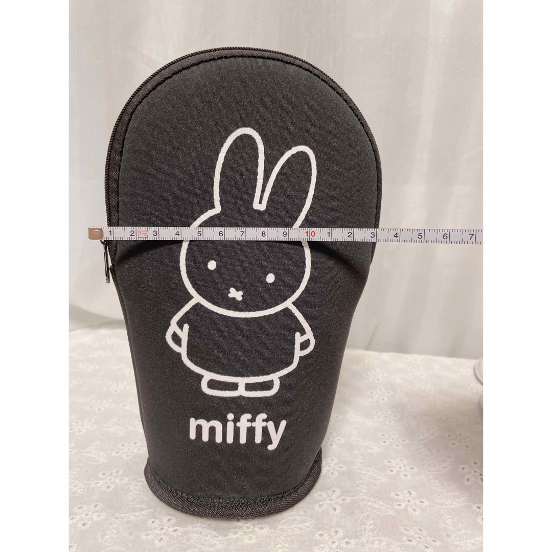 宝島社(タカラジマシャ)のmiffy ポーチ　ミッフィー　ブラック　宝島社 レディースのファッション小物(ポーチ)の商品写真