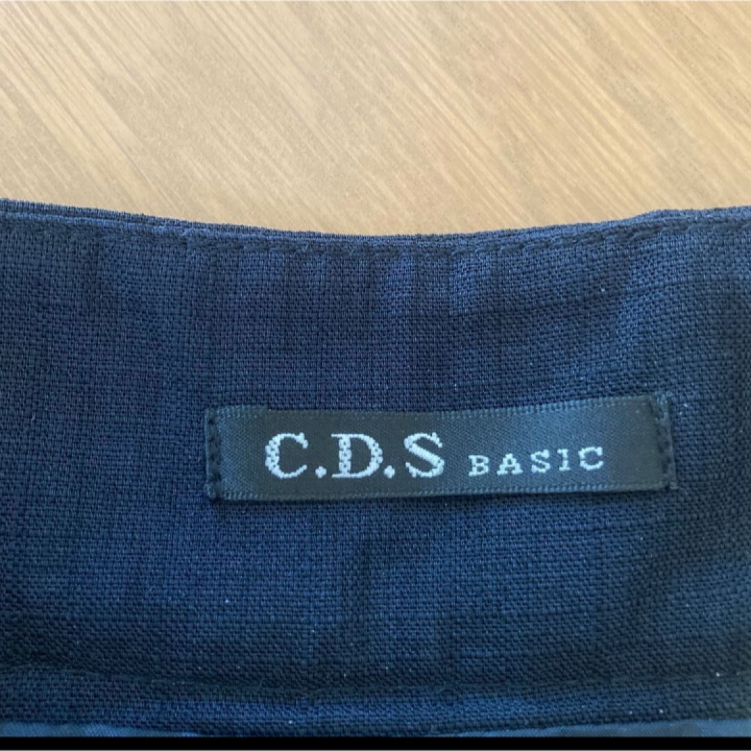C.D.S BASIC(シーディーエスベーシック)のC.Ｄ.S basic シーディーエスベーシックSサイズ　丈約53㎝　膝上丈濃紺 レディースのスカート(ひざ丈スカート)の商品写真