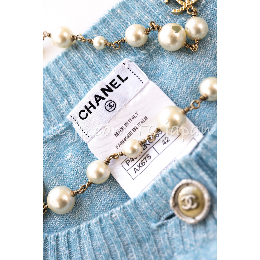 CHANEL(シャネル)の超美品 シャネル CHANEL ベビー ブルー カシミア リネン ふんわり柔らか ニット トップス カーディガン お嬢様パフ スリーブ 40 42 レディースのトップス(カーディガン)の商品写真