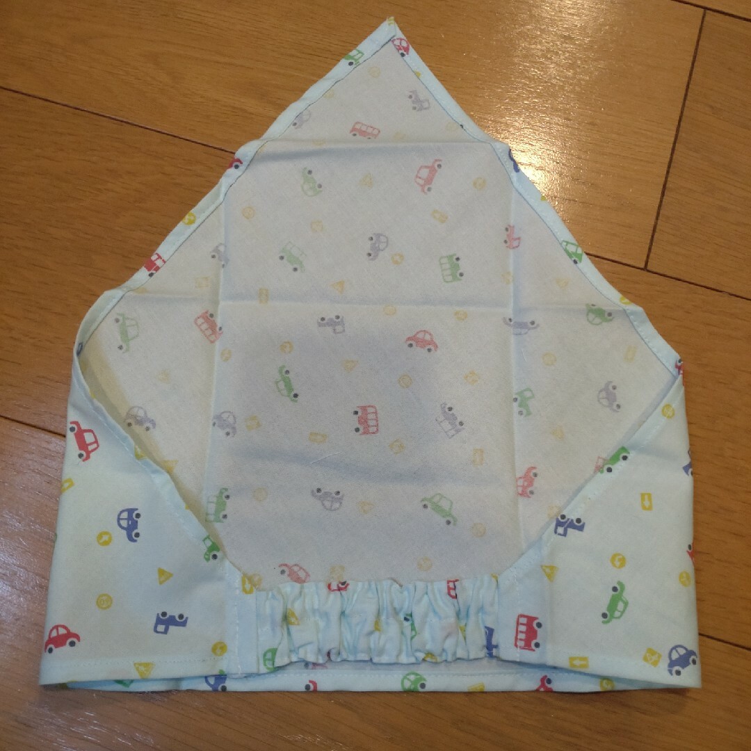 ハンドメイド　子供用三角巾　車柄　薄水色 ハンドメイドの生活雑貨(キッチン小物)の商品写真