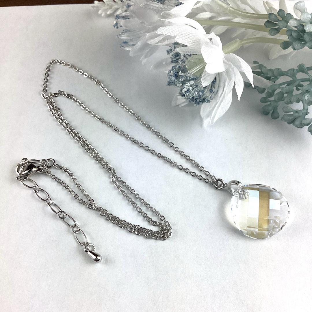 Swarovski 18mmツイストペンダント〜クリスタルムーンライト ハンドメイドのアクセサリー(ネックレス)の商品写真