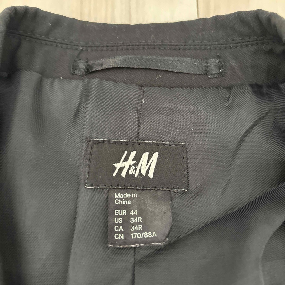 H&M(エイチアンドエム)のH&M ブラック　ジャケット メンズのジャケット/アウター(テーラードジャケット)の商品写真