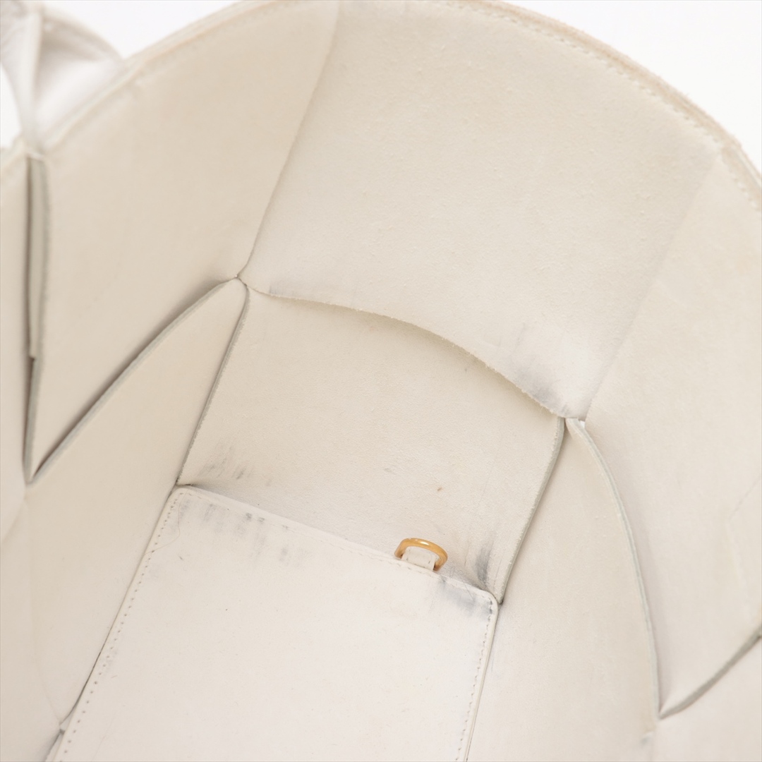 Bottega Veneta(ボッテガヴェネタ)のボッテガヴェネタ スモール ザ アルコ レザー  ホワイト レディース ト レディースのバッグ(トートバッグ)の商品写真