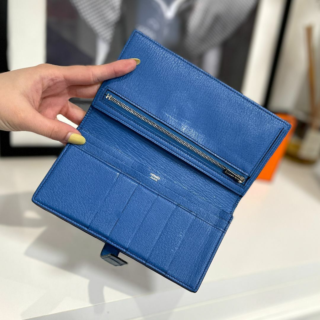 Hermes(エルメス)の美品 エルメス ベアンスフレ オーストリッチ ブルー D刻印 レディースのファッション小物(財布)の商品写真