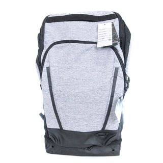 オークリー(Oakley)のオークリー タグ付き エッセンシャル バックパック リュック グレー 30L(バッグパック/リュック)