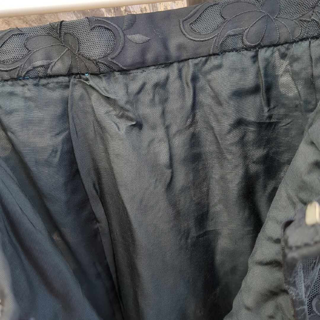 スカート　膝丈　ハンドメイド　BLACK　レースと刺繍 レディースのスカート(ひざ丈スカート)の商品写真