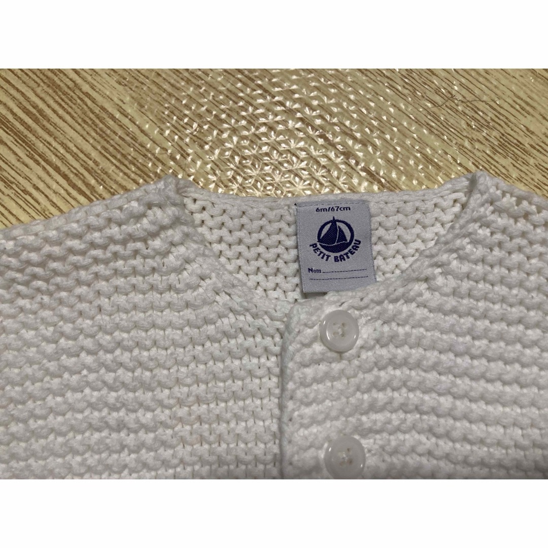 PETIT BATEAU(プチバトー)のプチバトー　ガーター編み　ニット　カーディガン　ホワイト　70サイズ　6m キッズ/ベビー/マタニティのベビー服(~85cm)(カーディガン/ボレロ)の商品写真