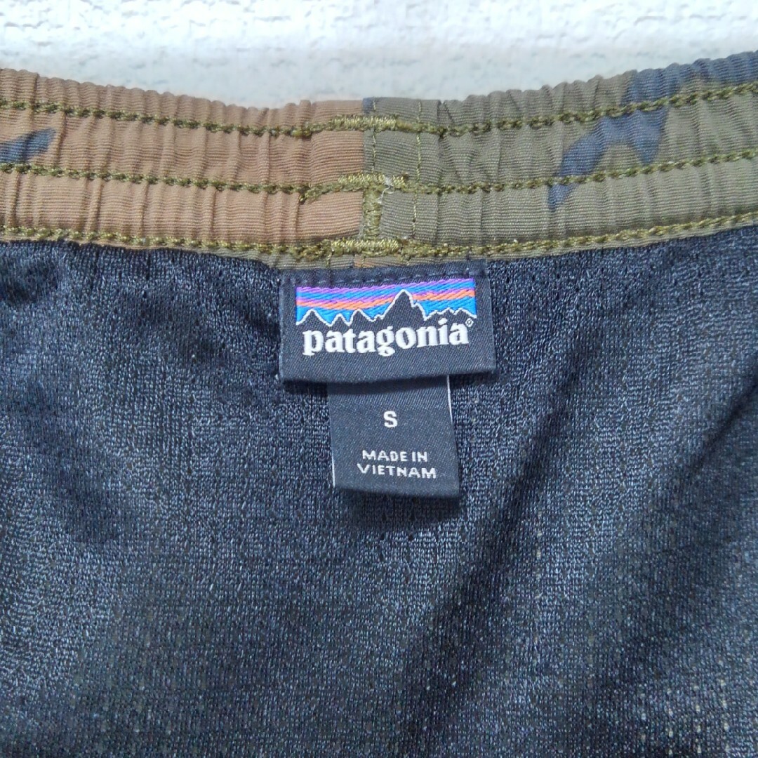 patagonia(パタゴニア)の廃盤カラー！　パタゴニア　バギーズショーツ　カモフラ　5インチ　Sサイズ メンズのパンツ(ショートパンツ)の商品写真