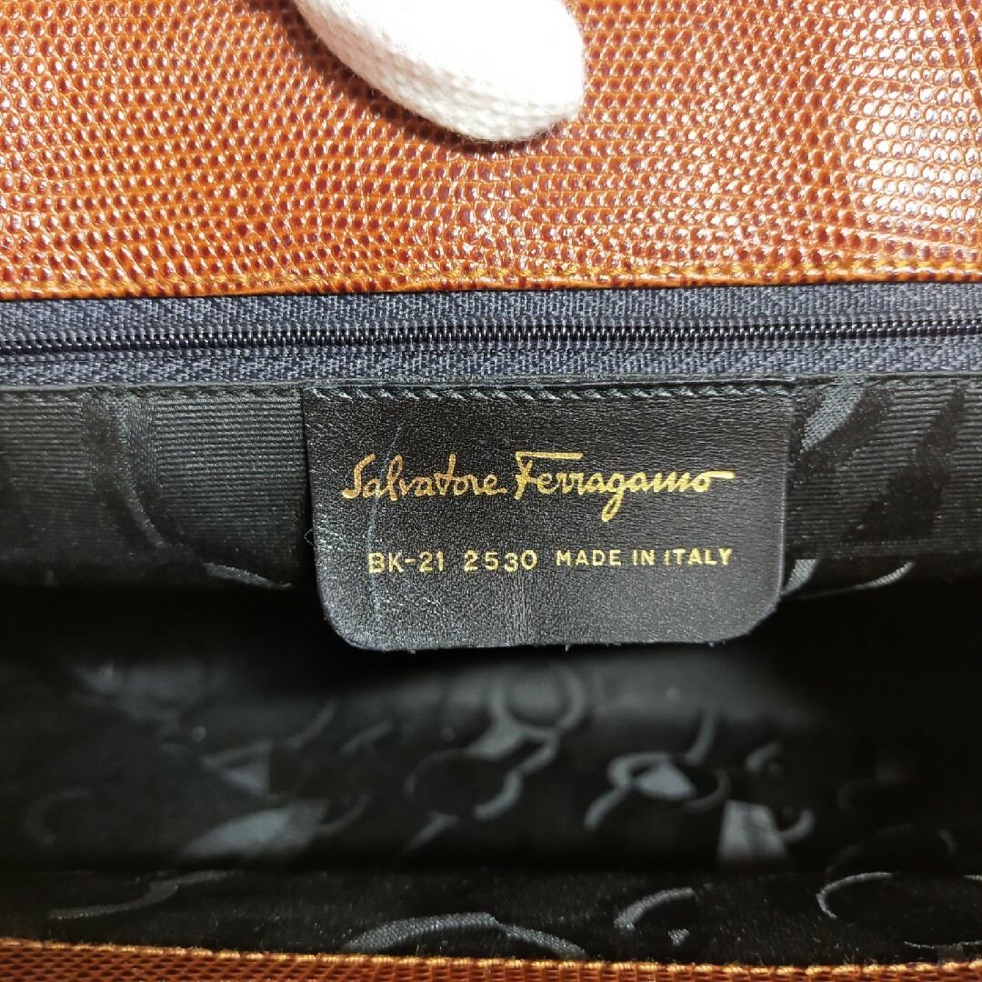 Salvatore Ferragamo(サルヴァトーレフェラガモ)のサルヴァトーレ フェラガモ ショルダー 本革 レザー ヴァラ リザード レディースのバッグ(トートバッグ)の商品写真