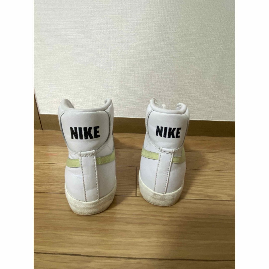 NIKE(ナイキ)のナイキ　ブレーザーミッド77 ビンテージホワイト メンズの靴/シューズ(スニーカー)の商品写真