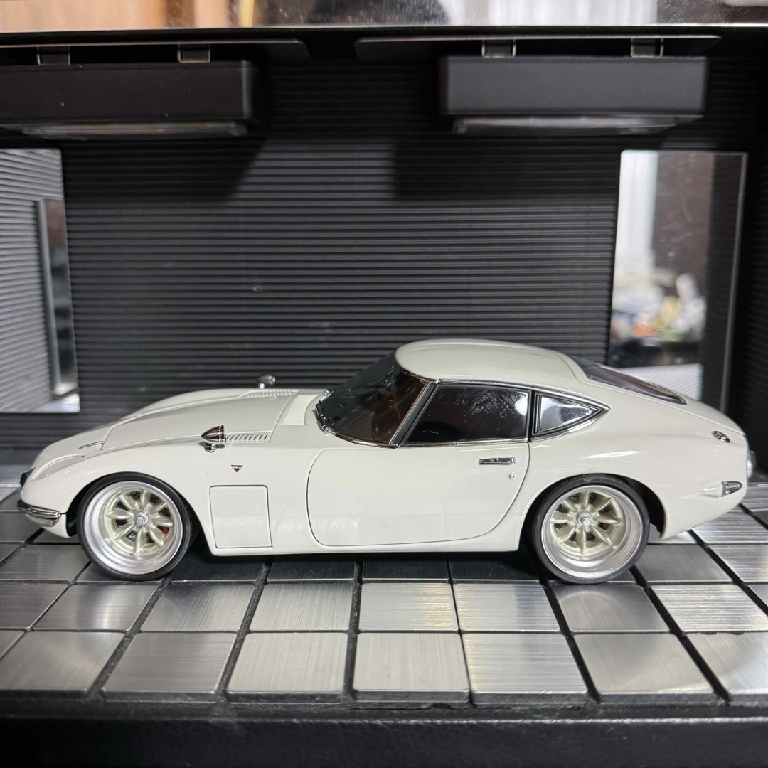 AUTOart(オートアート)のオートアート 1/18トヨタ 2000GT クーペ（カスタム仕様) エンタメ/ホビーのおもちゃ/ぬいぐるみ(ミニカー)の商品写真