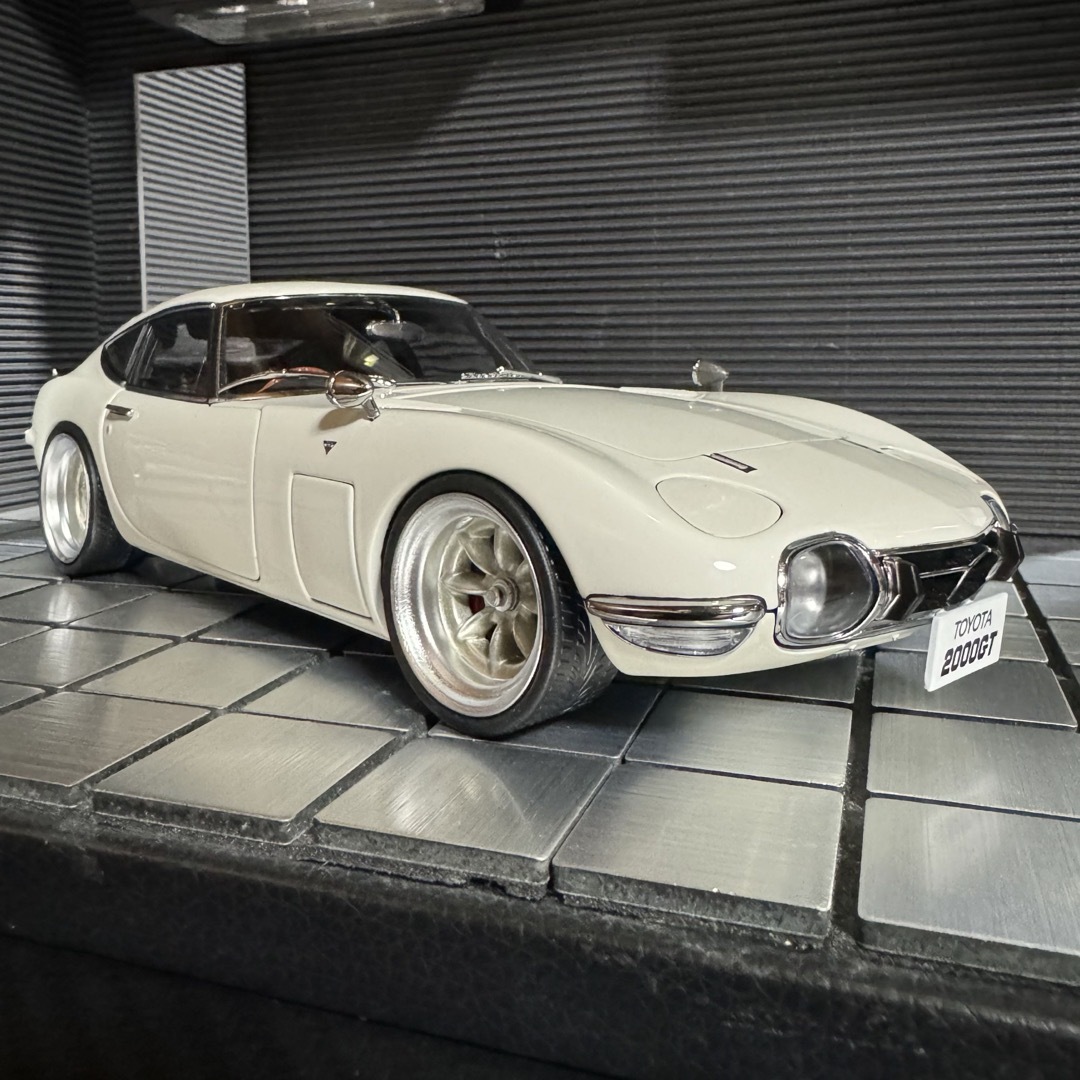 AUTOart(オートアート)のオートアート 1/18トヨタ 2000GT クーペ（カスタム仕様) エンタメ/ホビーのおもちゃ/ぬいぐるみ(ミニカー)の商品写真